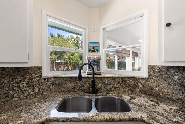 2810 19th St., Bakersfield, CA 93301