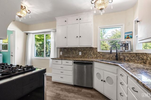 2810 19th St., Bakersfield, CA 93301