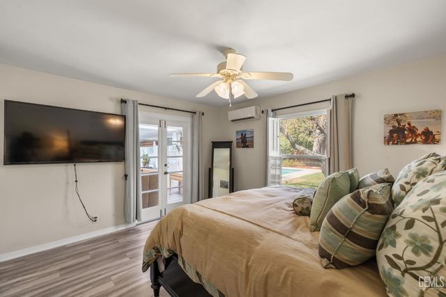 2810 19th St., Bakersfield, CA 93301