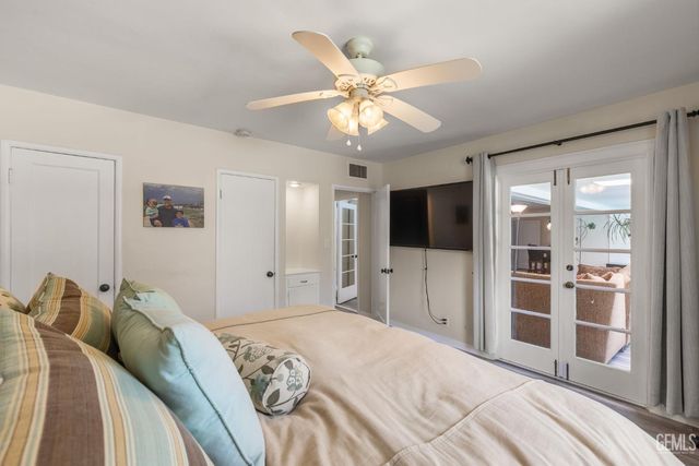 2810 19th St., Bakersfield, CA 93301