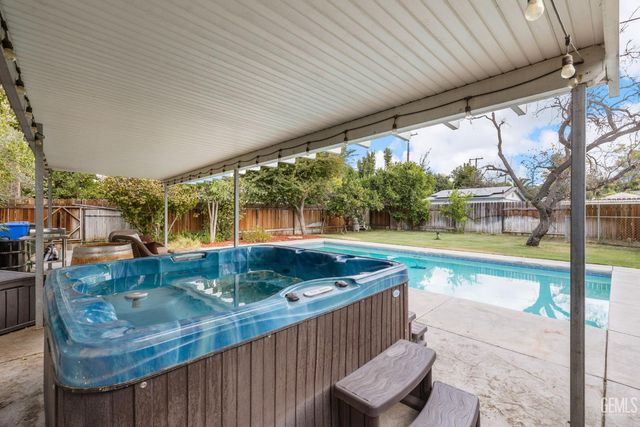 2810 19th St., Bakersfield, CA 93301