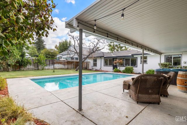 2810 19th St., Bakersfield, CA 93301