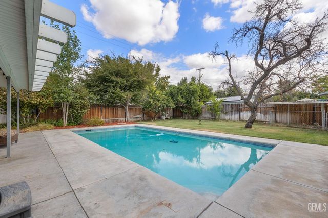 2810 19th St., Bakersfield, CA 93301