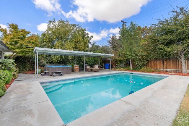 2810 19th St., Bakersfield, CA 93301