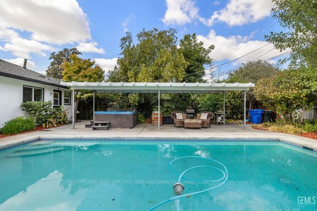 2810 19th St., Bakersfield, CA 93301