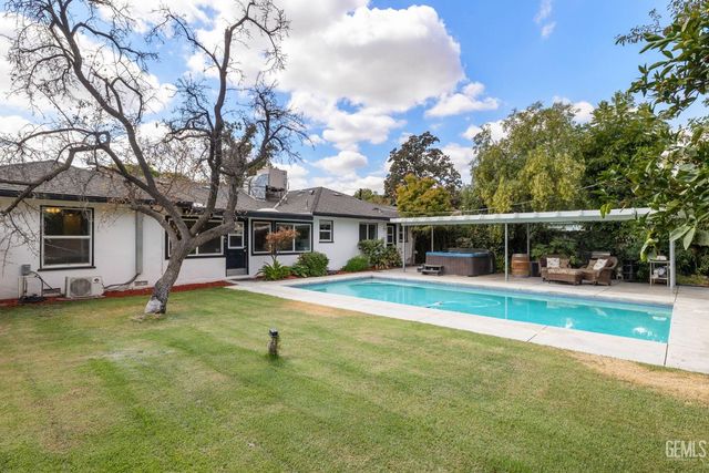 2810 19th St., Bakersfield, CA 93301