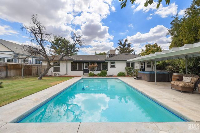 2810 19th St., Bakersfield, CA 93301