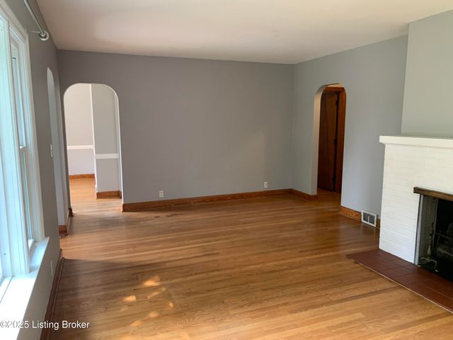 311 Maple Ct, La Grange, KY 40031