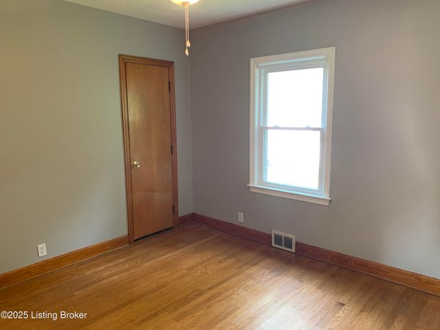 311 Maple Ct, La Grange, KY 40031