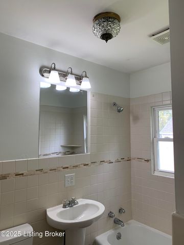311 Maple Ct, La Grange, KY 40031