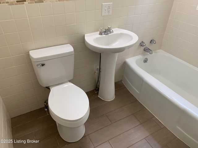 311 Maple Ct, La Grange, KY 40031