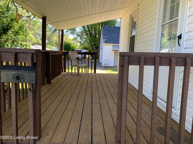 311 Maple Ct, La Grange, KY 40031