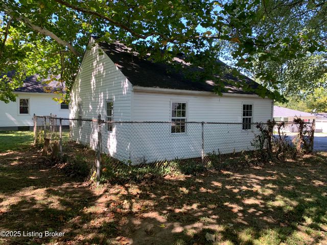 311 Maple Ct, La Grange, KY 40031