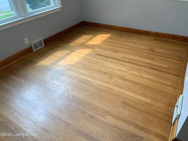 311 Maple Ct, La Grange, KY 40031