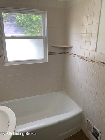 311 Maple Ct, La Grange, KY 40031