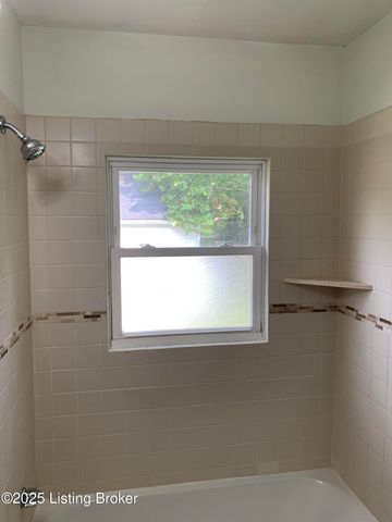 311 Maple Ct, La Grange, KY 40031