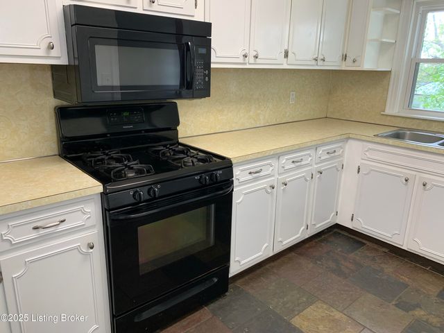 311 Maple Ct, La Grange, KY 40031