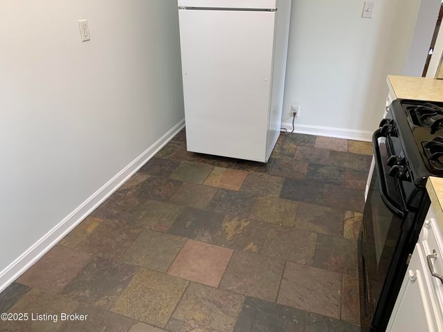 311 Maple Ct, La Grange, KY 40031