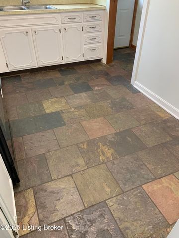 311 Maple Ct, La Grange, KY 40031