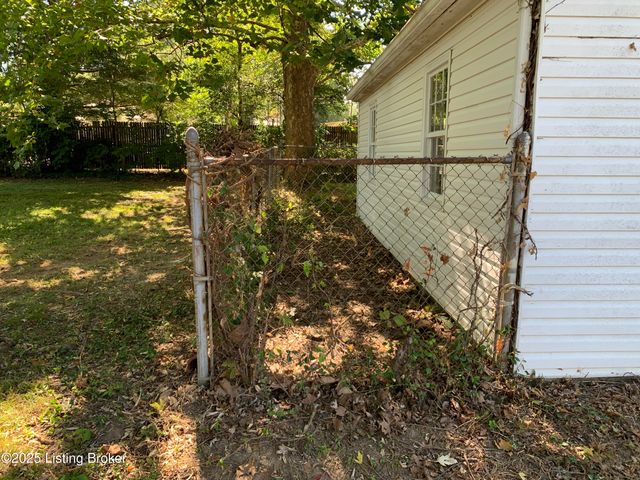311 Maple Ct, La Grange, KY 40031