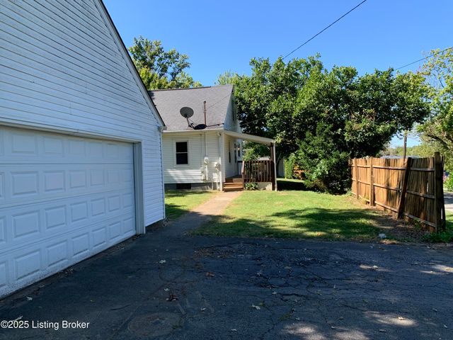 311 Maple Ct, La Grange, KY 40031
