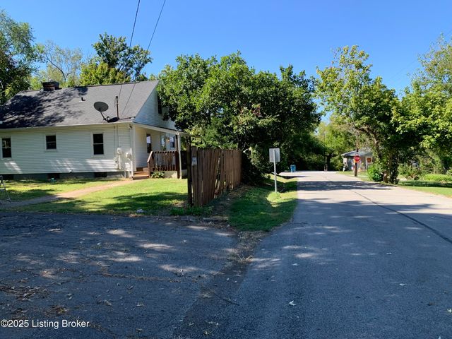311 Maple Ct, La Grange, KY 40031