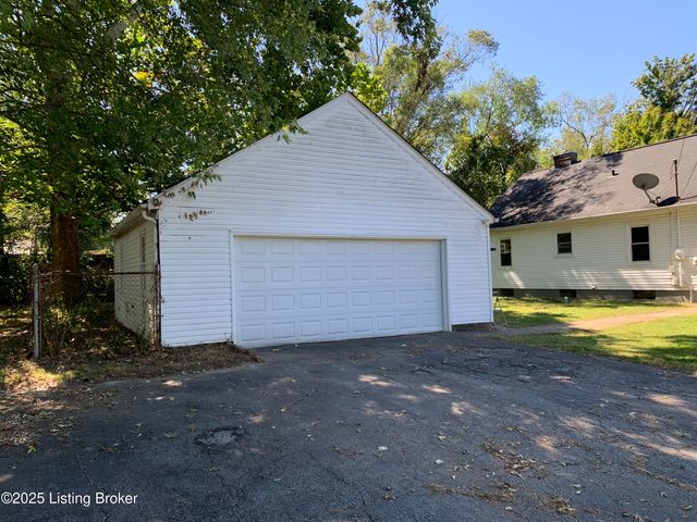 311 Maple Ct, La Grange, KY 40031