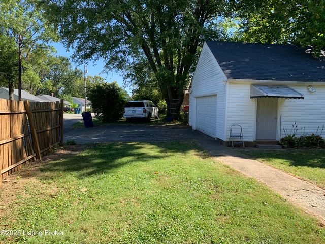 311 Maple Ct, La Grange, KY 40031