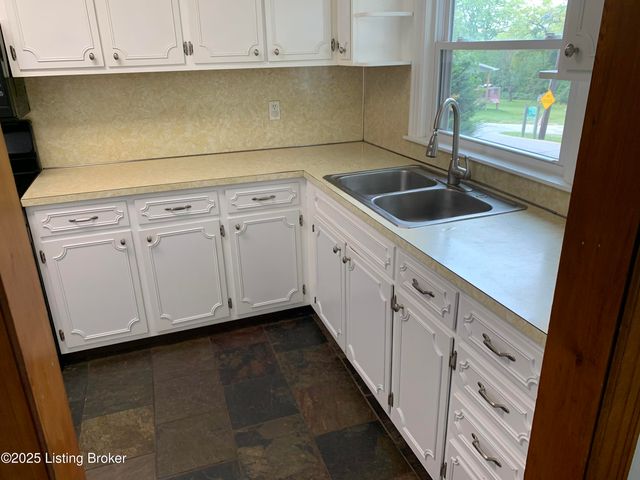 311 Maple Ct, La Grange, KY 40031