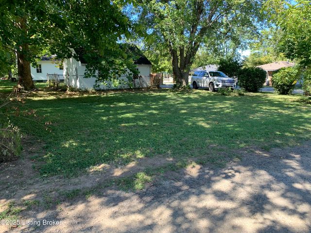 311 Maple Ct, La Grange, KY 40031
