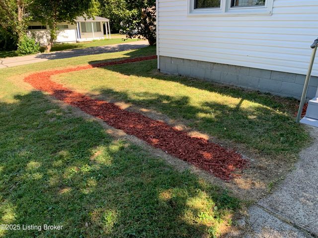 311 Maple Ct, La Grange, KY 40031