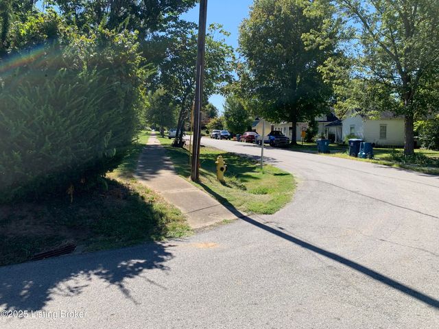 311 Maple Ct, La Grange, KY 40031