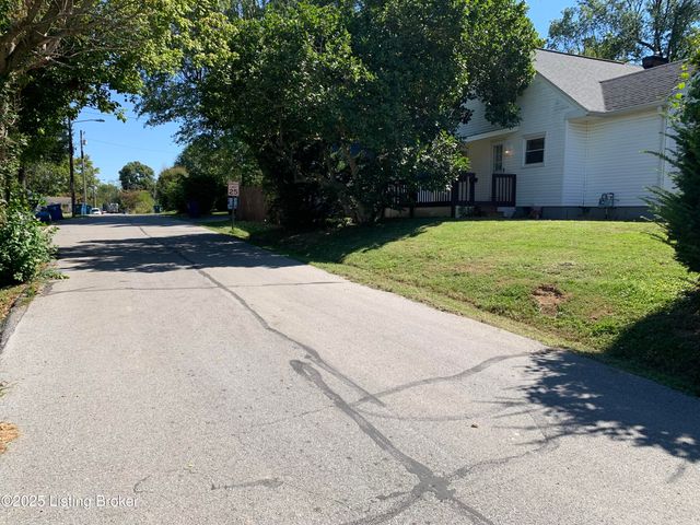 311 Maple Ct, La Grange, KY 40031