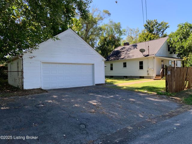 311 Maple Ct, La Grange, KY 40031