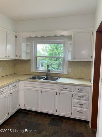 311 Maple Ct, La Grange, KY 40031