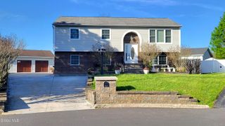 7 Adare Road, Troy, NY 12180