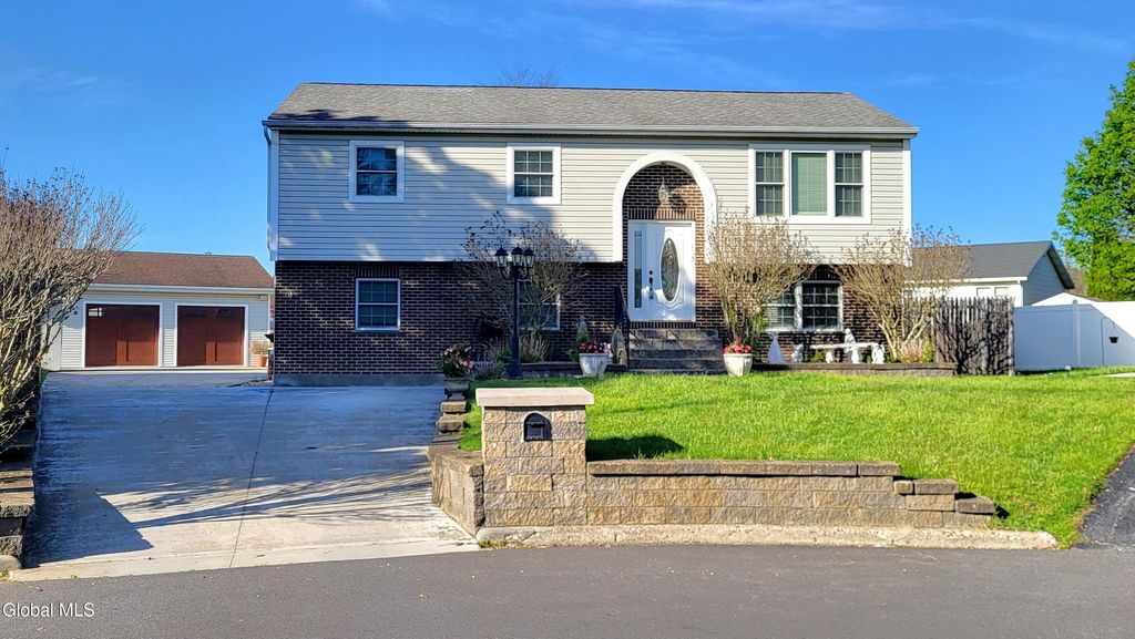 7 Adare Road, Troy, NY 12180