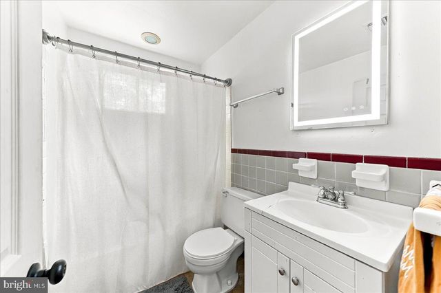 38 E STRATFORD AVE, Lansdowne, PA 19050