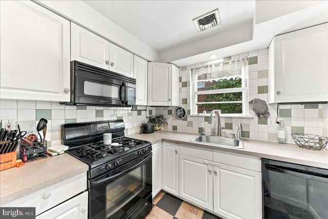 38 E STRATFORD AVE, Lansdowne, PA 19050