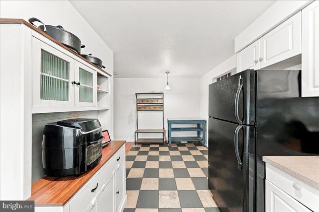 38 E STRATFORD AVE, Lansdowne, PA 19050