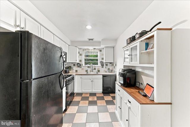 38 E STRATFORD AVE, Lansdowne, PA 19050