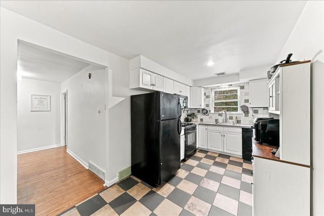 38 E STRATFORD AVE, Lansdowne, PA 19050
