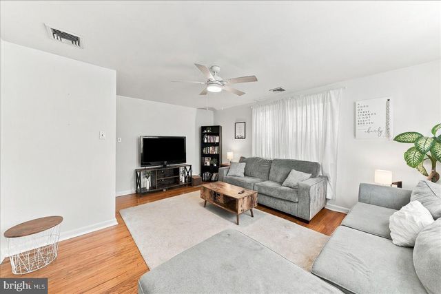 38 E STRATFORD AVE, Lansdowne, PA 19050