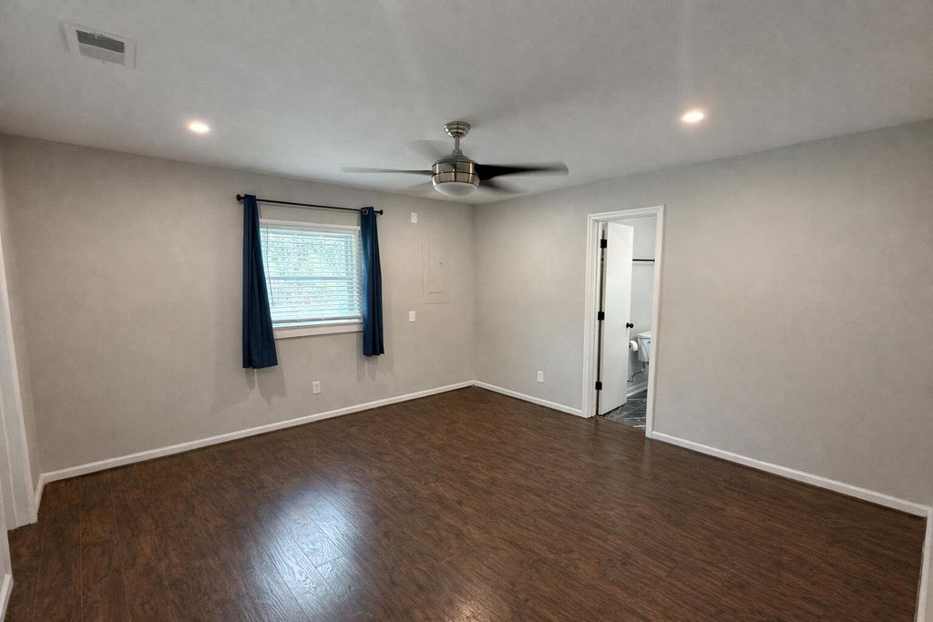 Image 14 of property listing at 1401 Old Highway 6, Cross, SC 29436