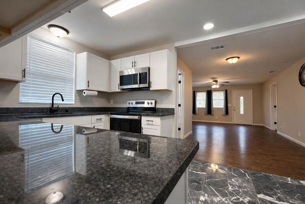 Image 5 of property listing at 1401 Old Highway 6, Cross, SC 29436