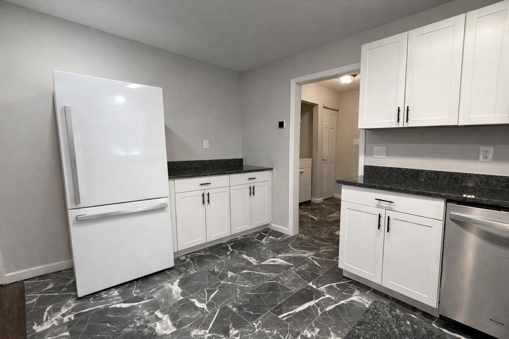 Image 6 of property listing at 1401 Old Highway 6, Cross, SC 29436