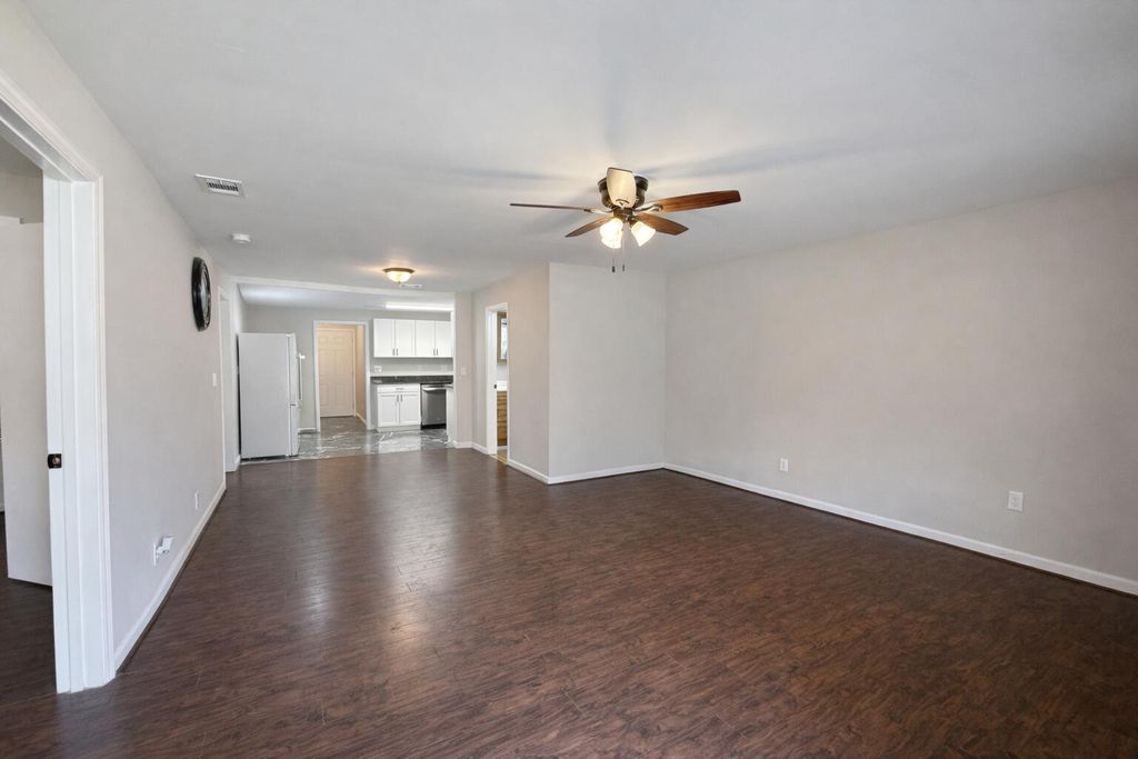 Image 8 of property listing at 1401 Old Highway 6, Cross, SC 29436