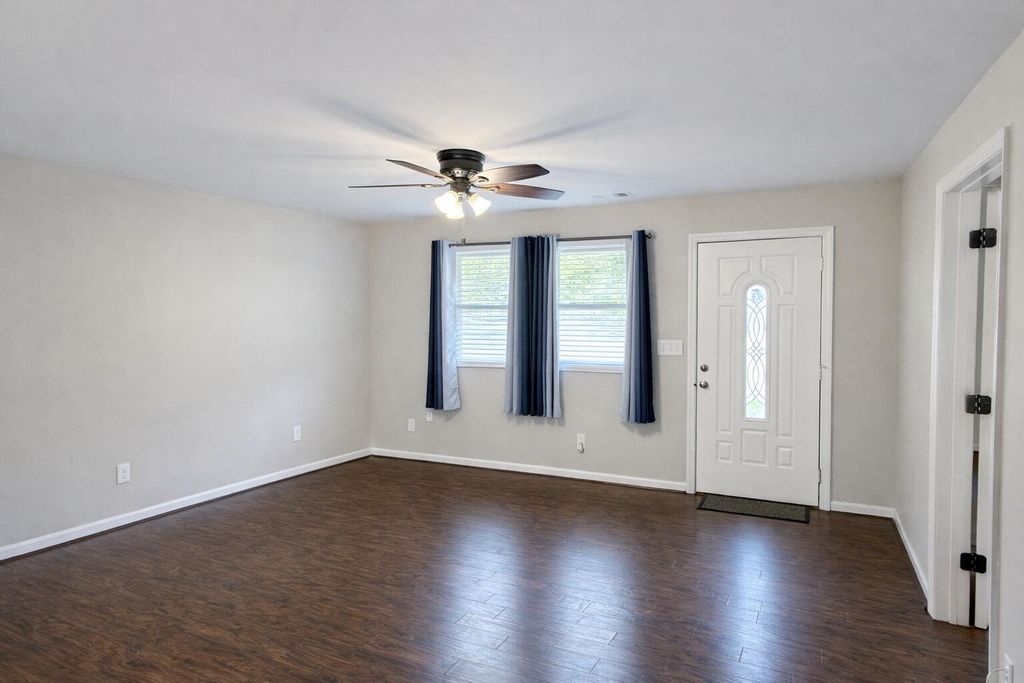 Image 9 of property listing at 1401 Old Highway 6, Cross, SC 29436