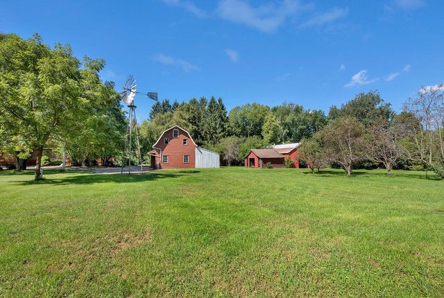 29510 Washington AVENUE, Burlington, WI 53105