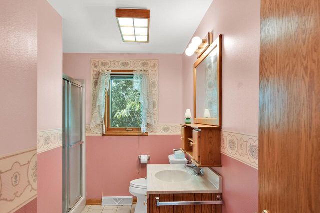 29510 Washington AVENUE, Burlington, WI 53105